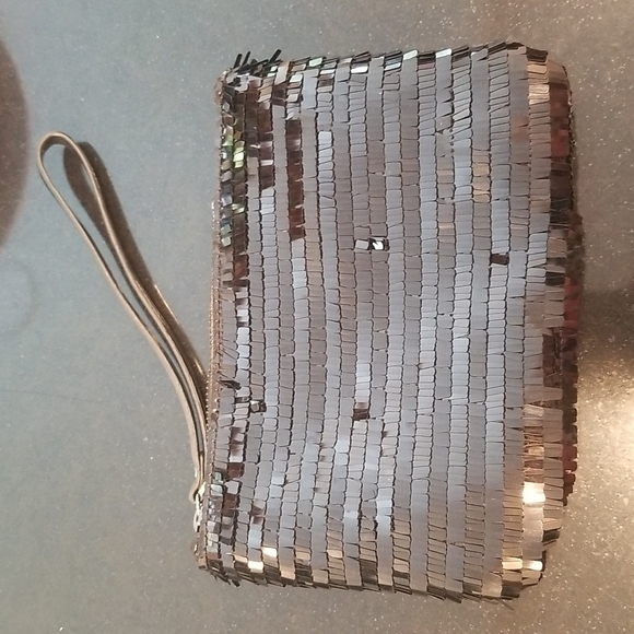 💕BCBGERATION💕 Sequin Wristlet Clutch ~ Black - Picture 2 of 6